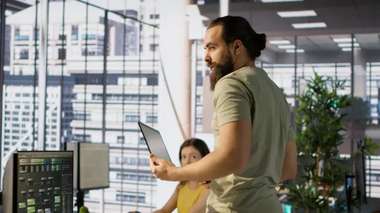 An IT helpdesk person providing Cloud services in Denver to businesses by ContactPC