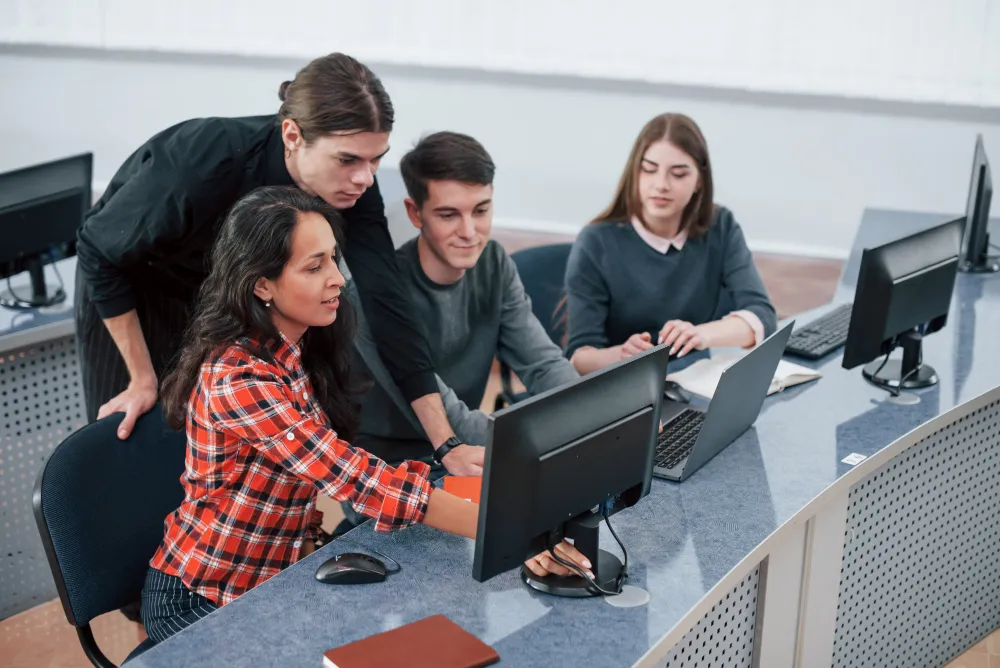 Contact PC help desk technician providing outsourced IT support services for a Denver business team